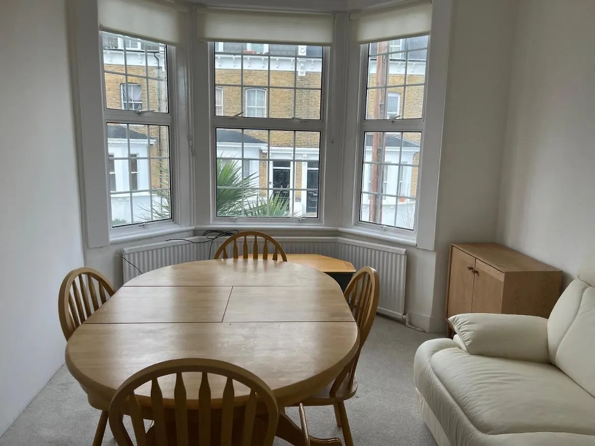 Spacious 3 Bed Flat In Greenwich location