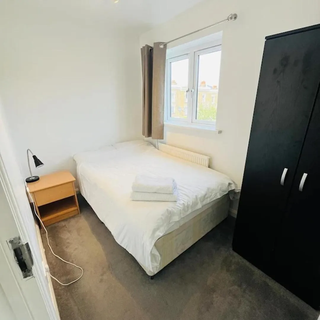 Spacious 3 Bed Flat In Greenwich Apartment London