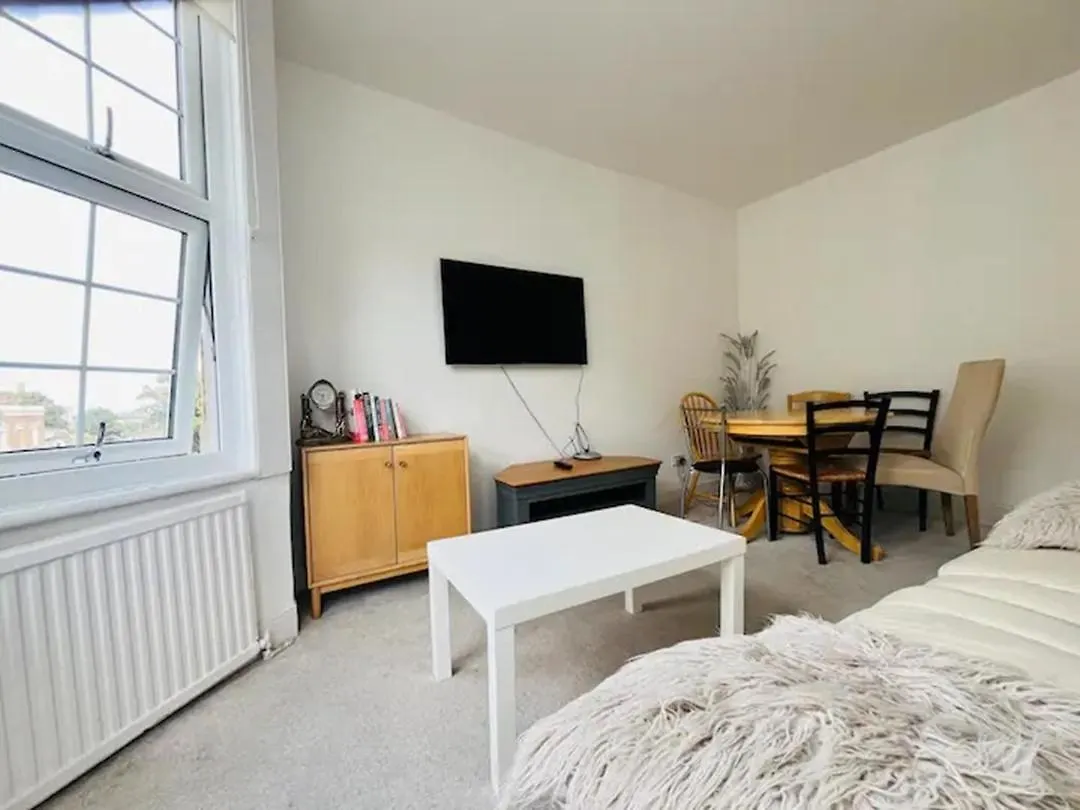 Spacious 3 Bed Flat In Greenwich Apartment London